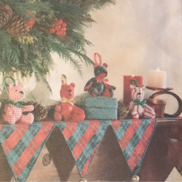 Traditional Christmas Crafts Tree Skirt Mantle Cover Bear Butterick 5783 - Picture 6 of 10